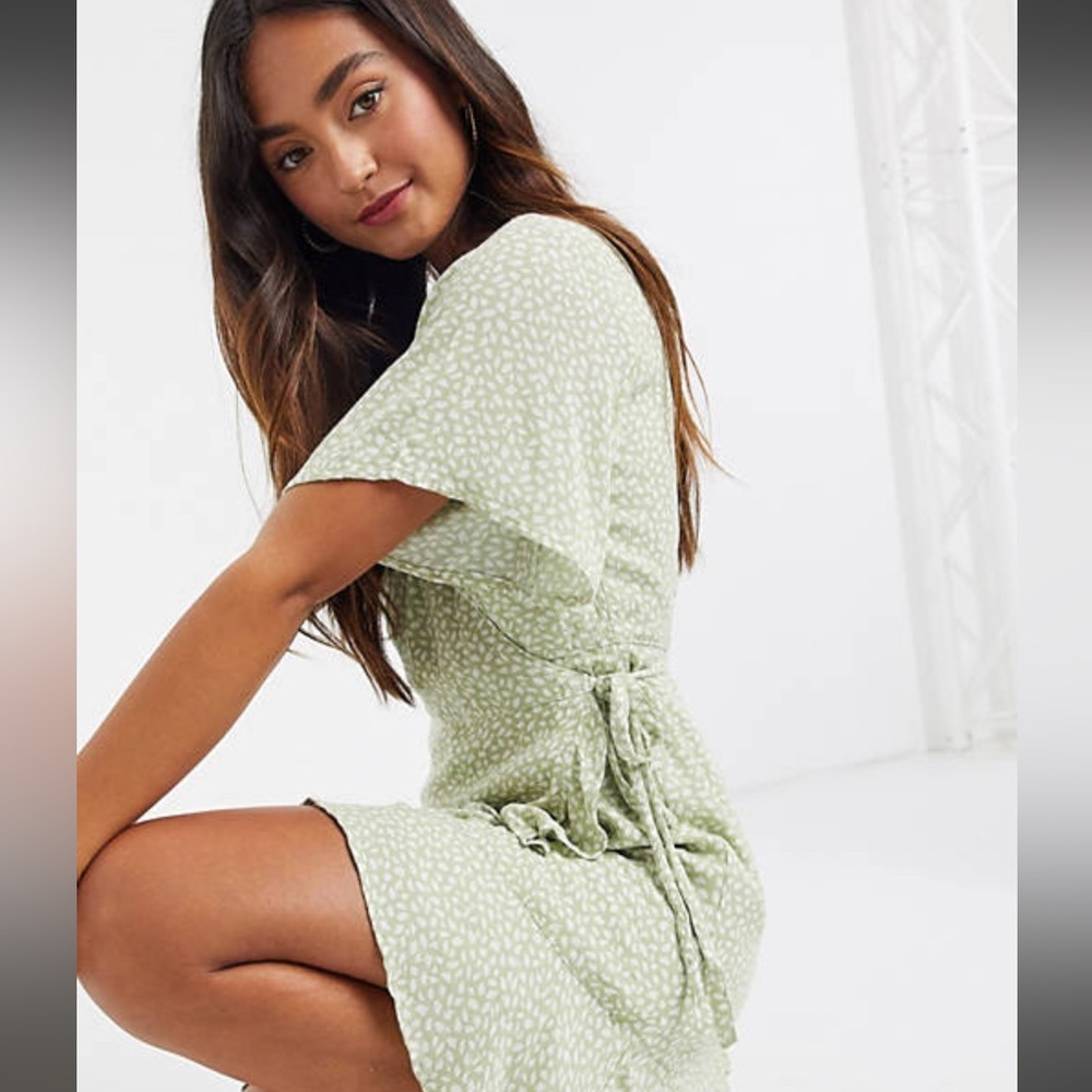 🌸 Abercrombie and Fitch Green Floral Wrap Dress